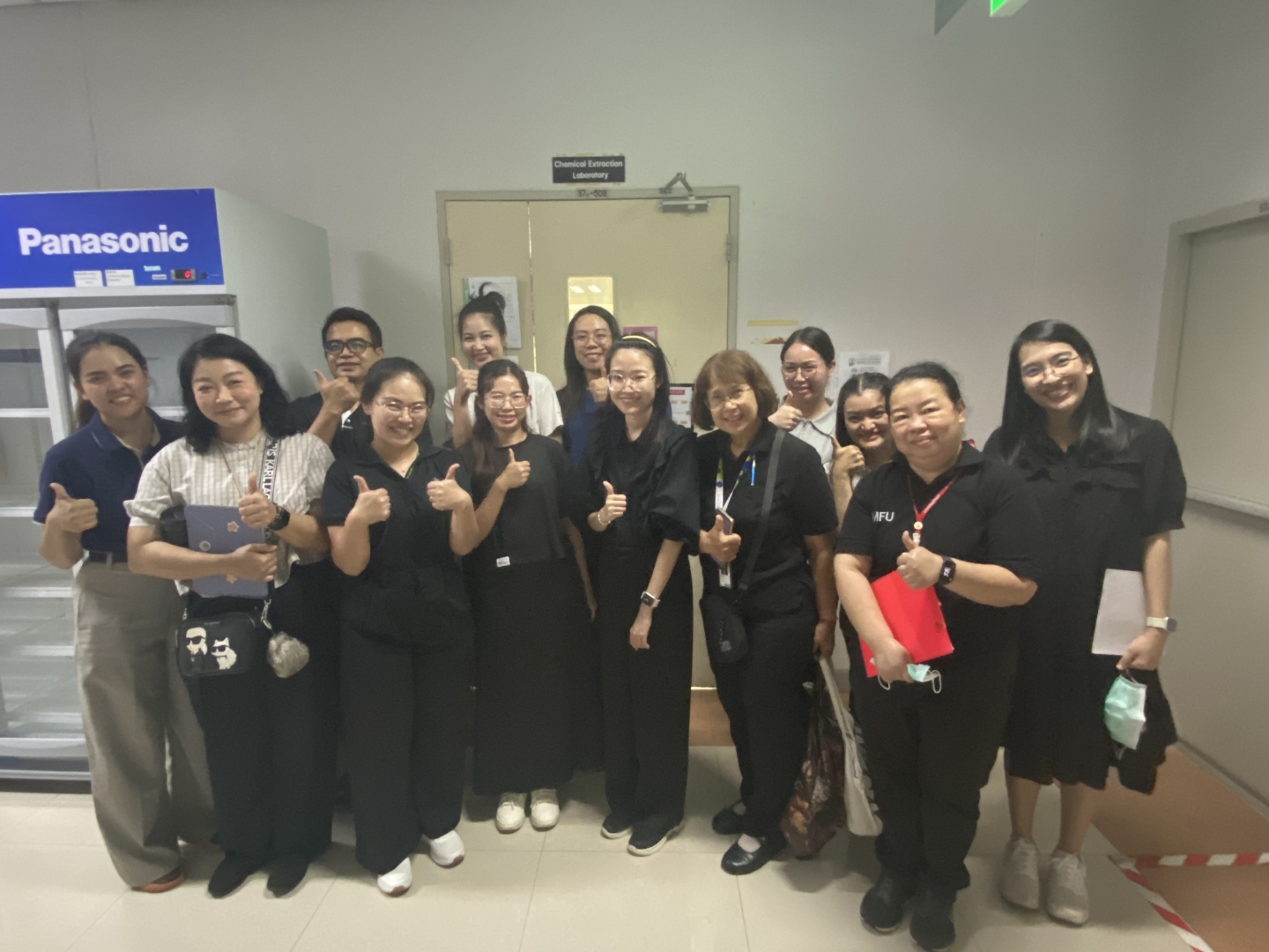 เมื่อวันที่ 16 มิถุนายน พ.ศ. 2569 ห้องปฏิบัติการ S7B-508 และ S7B-511 ภายใต้ศูนย์ความเป็นเลิศด้านการวิจัยเชื้อรา (CEFR) มหาวิทยาลัยแม่ฟ้าหลวง ได้เข้ารับการตรวจประเมินความปลอดภัยห้องปฏิบัติการที่เกี่ยวข้องกับสารเคมี ตามมาตรฐาน ESPReL